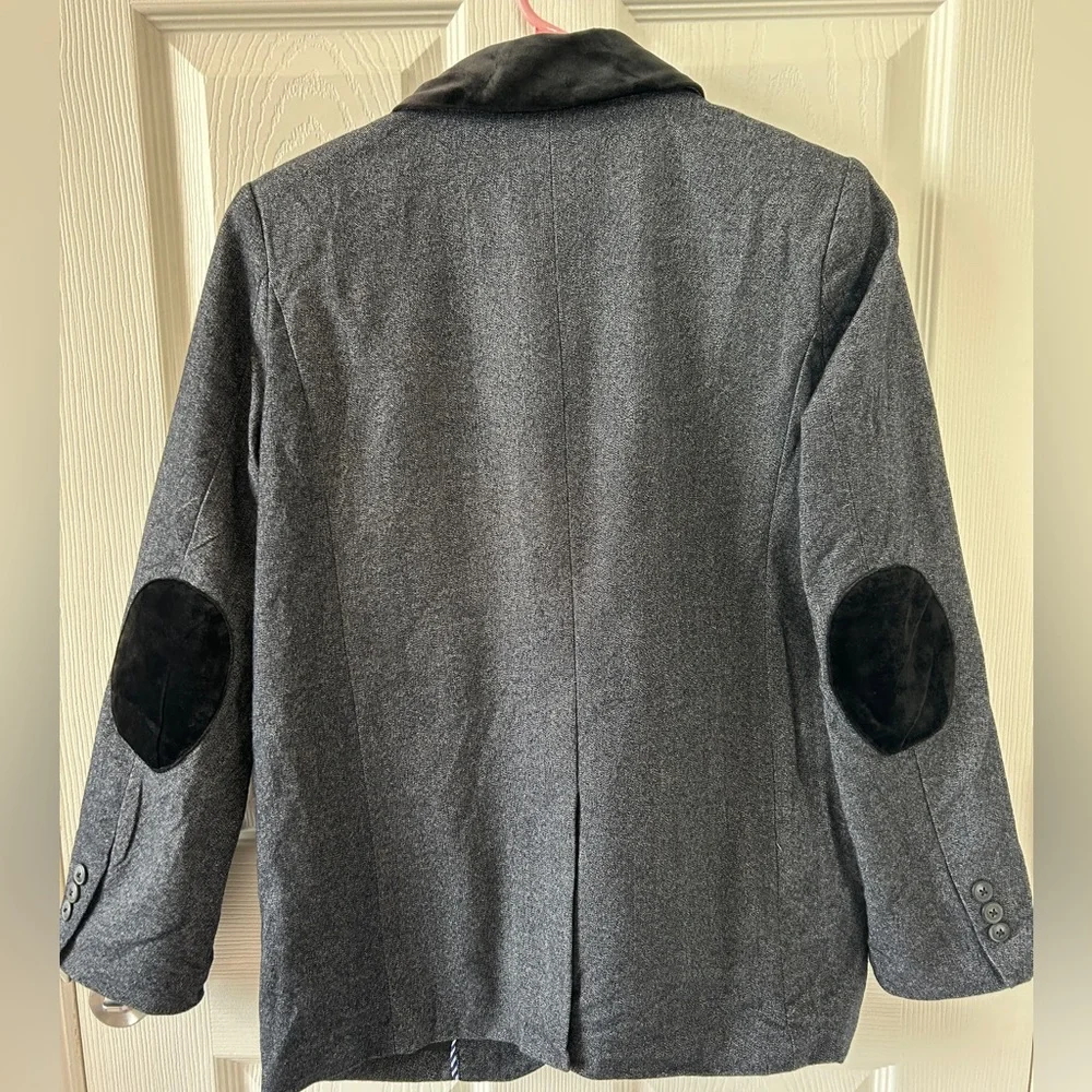 Girls Gray Blazer with Black Velvet Elbow Patches and Collar, size 16,‎ Girls XL